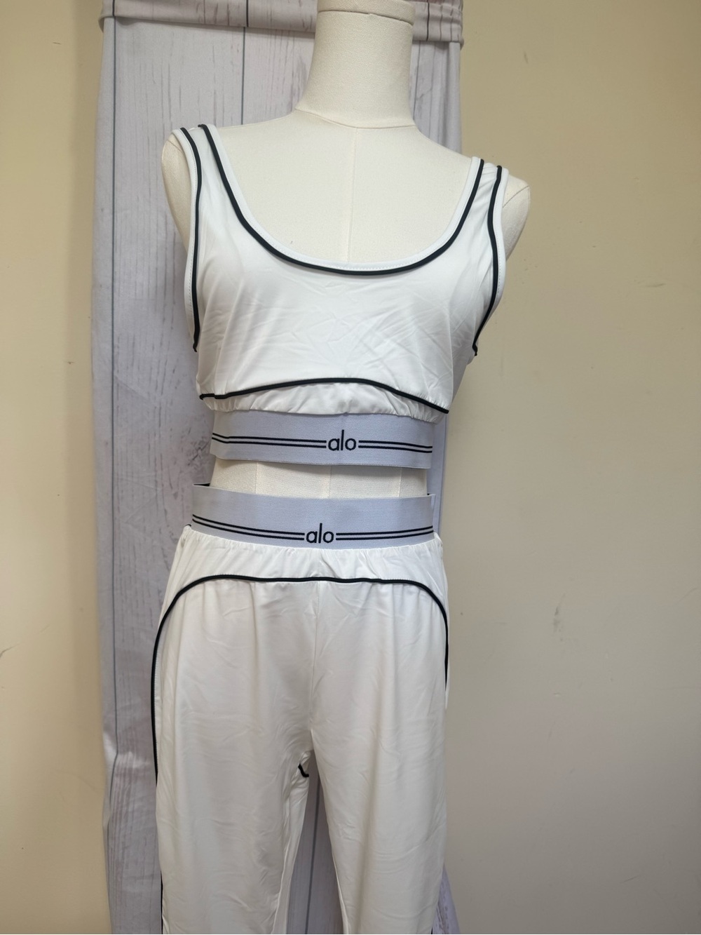 Yoga White Crop Tank with matching pants - Picture 2 of 8